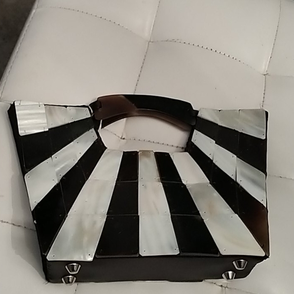 Shell hand bag - Picture 1 of 3